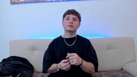 Leo  online show from 10-20-25, 09:04