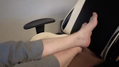 Snapshot of leroy_jerkins chatting on 12-04-25, 02:26 Leroy online show from 12-04-25, 02:26