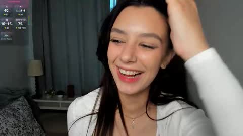 Snapshot of lesi_kiss chatting on 10-29-25, 05:10 Bella online show from 10-29-25, 05:10