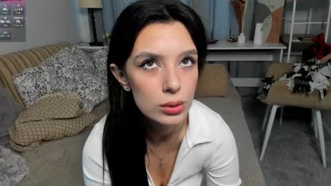 Snapshot of lesi_kiss chatting on 11-12-25, 10:04 Bella online show from 11-12-25, 10:04