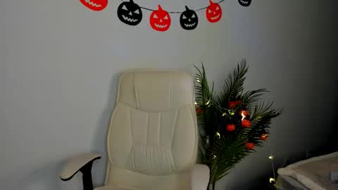 Lesley online show from 10-09-25, 04:10