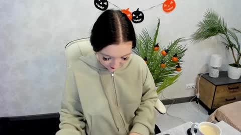 Lesley online show from 10-12-25, 04:00