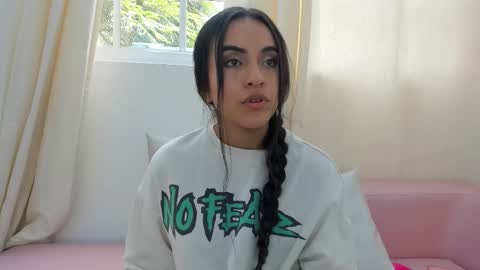 Snapshot of lesliebush chatting on 11-07-25, 03:23 LeslieBush online show from 11-07-25, 03:23