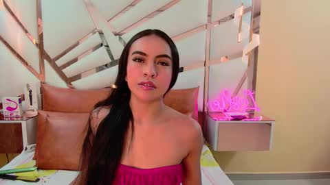 Snapshot of lesliebush chatting on 12-17-25, 12:11 LeslieBush online show from 12-17-25, 12:11