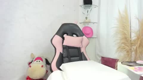 lesliee_brownn online show from 12-21-25, 01:35