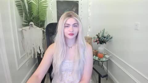 lesliemineg online show from 10-16-25, 11:22