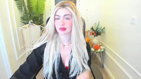 lesliemineg online show from 10-22-25, 11:54