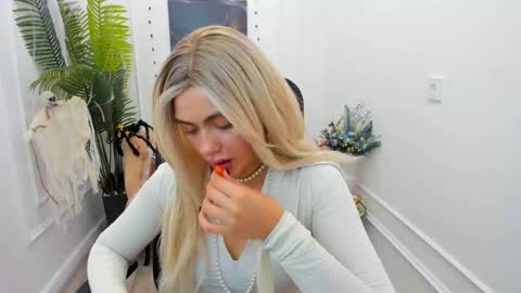 lesliemineg online show from 10-30-25, 07:58