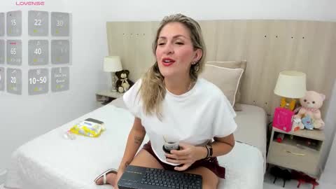 Snapshot of lesly_santodomingo chatting on 02-01-26, 12:26 Lesly Santodomingo online show from 02-01-26, 12:26