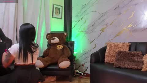 Snapshot of lesly_w chatting on 10-15-25, 08:58 I am here from Monday to Friday from 730 am to 130 pm Colombia time and saturday from 500 am to 1000 am .... Soon Blue page online show from 10-15-25, 08:58