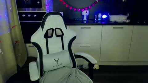 Alison online show from 02-26-25, 01:21