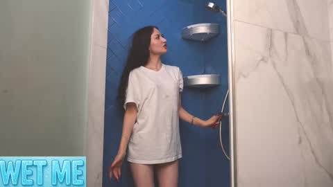 Hi my name is Lessy I am 18 years old. Im new here but I really like making new acquaintances online show from 10-05-25, 01:59