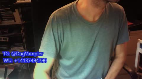 Snapshot of lestat_82 chatting on 02-05-26, 08:13 Vampiro Diurno online show from 02-05-26, 08:13