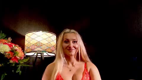 Snapshot of leticiareys chatting on 10-20-25, 06:30 leticiareys online show from 10-20-25, 06:30