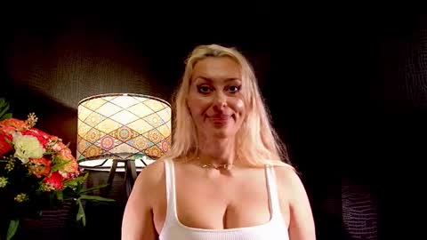 Snapshot of leticiareys chatting on 10-29-25, 06:53 leticiareys online show from 10-29-25, 06:53