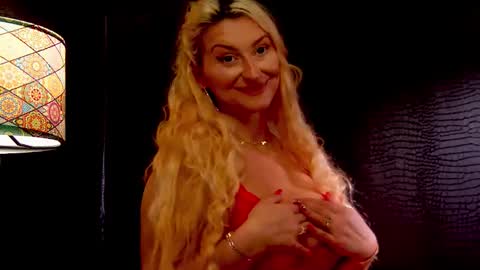 Snapshot of leticiareys chatting on 11-22-25, 06:51 leticiareys online show from 11-22-25, 06:51