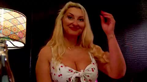 Snapshot of leticiareys chatting on 12-18-25, 07:53 leticiareys online show from 12-18-25, 07:53