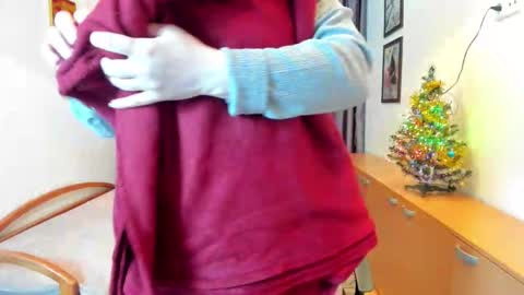 Naomi online show from 12-19-25, 08:10