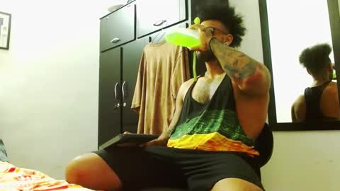 Snapshot of lewisstrong chatting on 11-17-25, 02:56 Lewis Strong online show from 11-17-25, 02:56