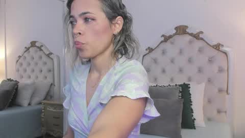 Snapshot of lexa_25_ chatting on 10-20-25, 11:32 online show from 10-20-25, 11:32