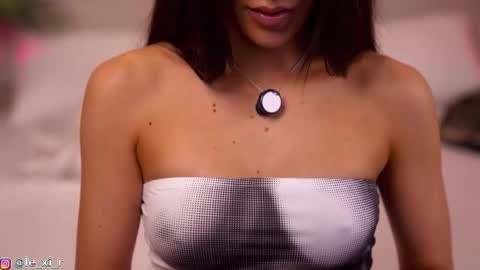 Lexi Reed online show from 10-21-25, 02:18