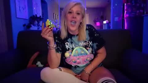 Lexi online show from 12-16-25, 04:17