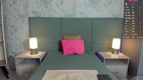 Lexie Thompson  online show from 09-10-25, 11:32