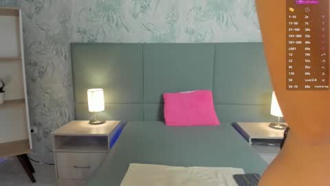 Lexie Thompson  online show from 09-15-25, 12:16