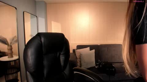 Lexie  online show from 10-16-25, 09:27