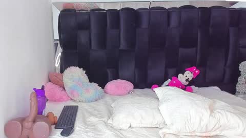 Snapshot of lexiross1 chatting on 02-06-25, 06:56 lexiross1 online show from 02-06-25, 06:56