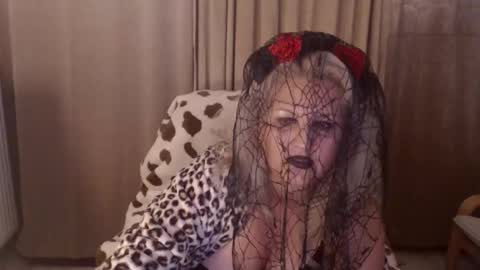 Hannah online show from 10-31-25, 11:06