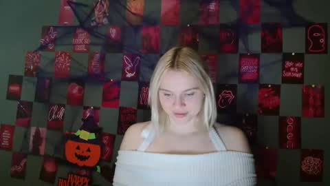 Leyla online show from 10-13-25, 06:24