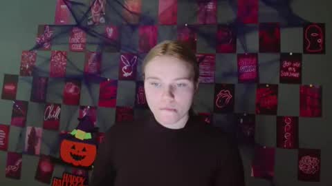 Leyla online show from 10-22-25, 06:24