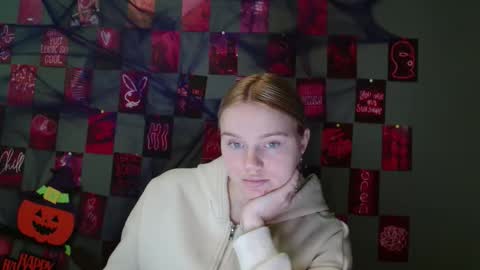 Leyla online show from 10-30-25, 07:43