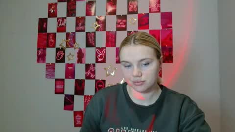 Leyla online show from 11-24-25, 07:52