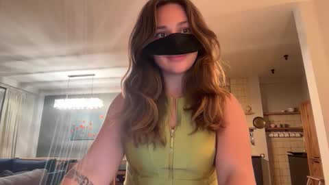 Leyla online show from 09-13-25, 04:51