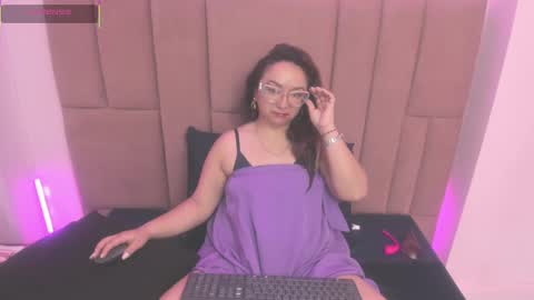 Leyla smithh online show from 09-15-25, 12:49
