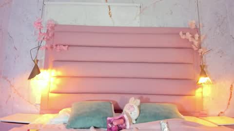 LEZY online show from 10-16-25, 07:37