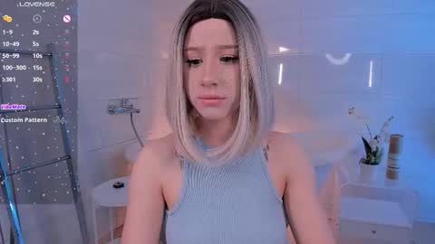 Lisa online show from 11-21-25, 03:49