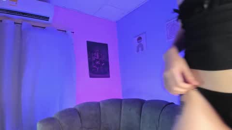 Snapshot of lia_7_ chatting on 10-28-25, 02:04 Lia 3 online show from 10-28-25, 02:04