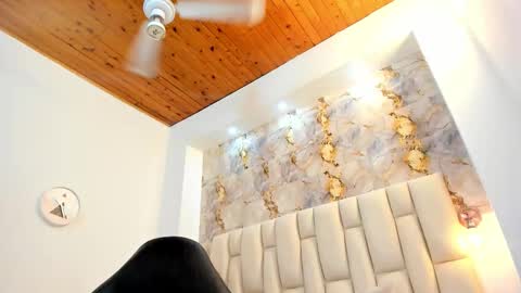 lia_mariana online show from 12-16-25, 06:24