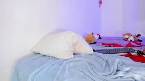 lia_petite01 online show from 01-14-25, 05:30