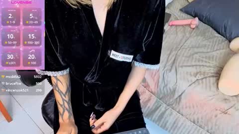 lia summer1 online show from 11-25-25, 07:19