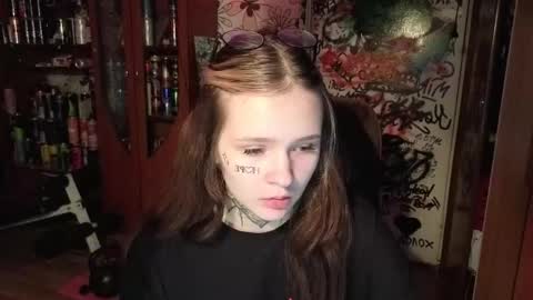 Snapshot of liaaa_li chatting on 10-18-25, 03:35 liaaa_li online show from 10-18-25, 03:35