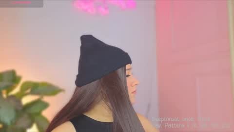 Lia Cox online show from 12-30-24, 03:47