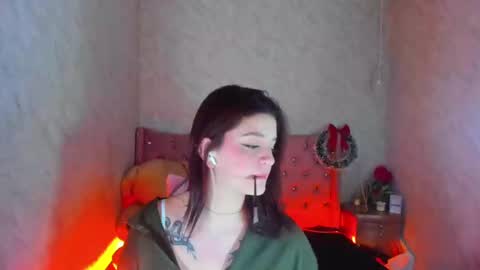  Lia  online show from 12-29-24, 01:13