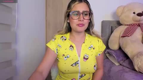 Snapshot of liahkimi chatting on 11-05-25, 11:16 Lia online show from 11-05-25, 11:16