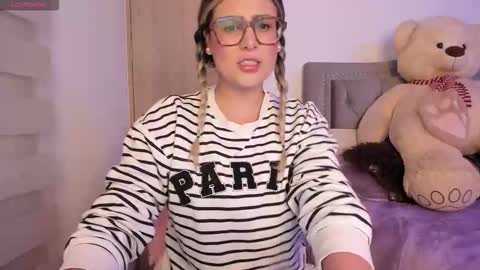 Snapshot of liahkimi chatting on 12-18-25, 02:06 Lia online show from 12-18-25, 02:06