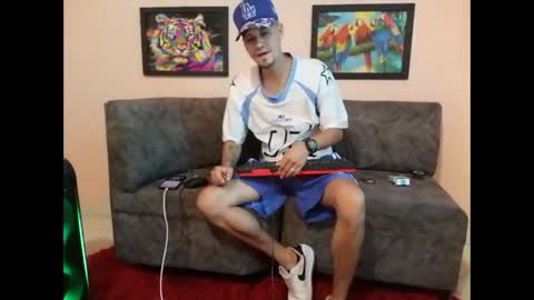 Snapshot of liam_andres12 chatting on 09-12-25, 09:48 Andres online show from 09-12-25, 09:48