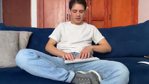 Snapshot of liam_enzho chatting on 12-05-25, 03:20 Liam online show from 12-05-25, 03:20